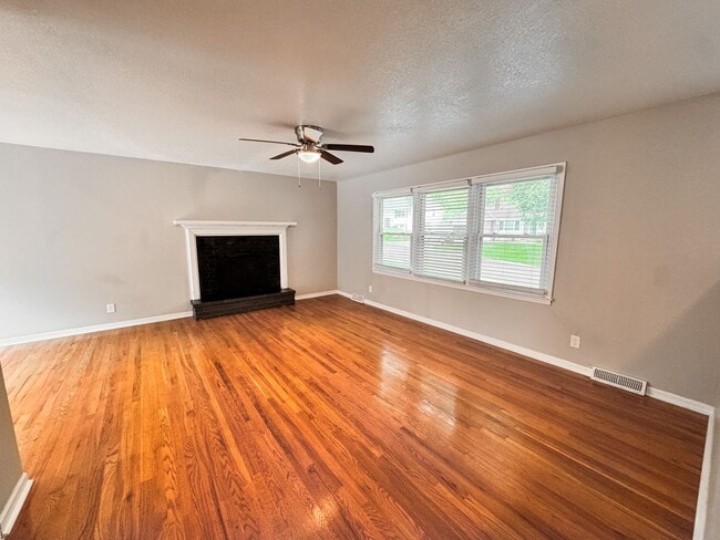 Building Photo - $1,695 - 3 Bed, 2 Bath House in Raytown, MO