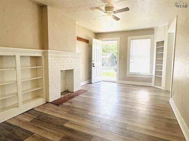 Building Photo - 1908 1/2 Fillmore Street Unit