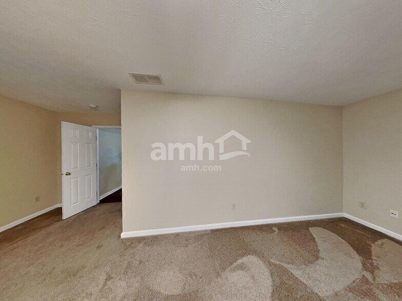 Building Photo - 796 Flying Sun Dr