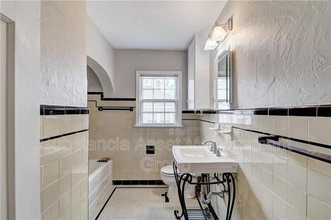 Building Photo - 908 NW 37th St