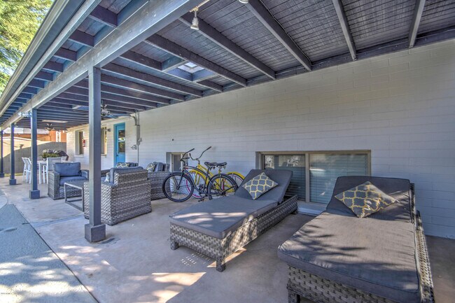 Building Photo - 8420 E Keim Dr