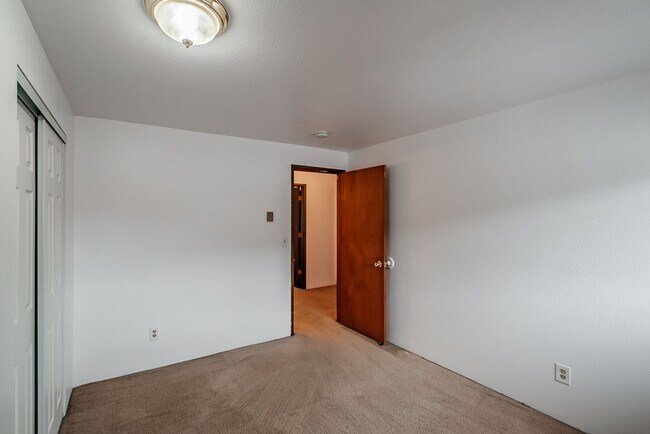 Building Photo - 415-01 Krasilovsky