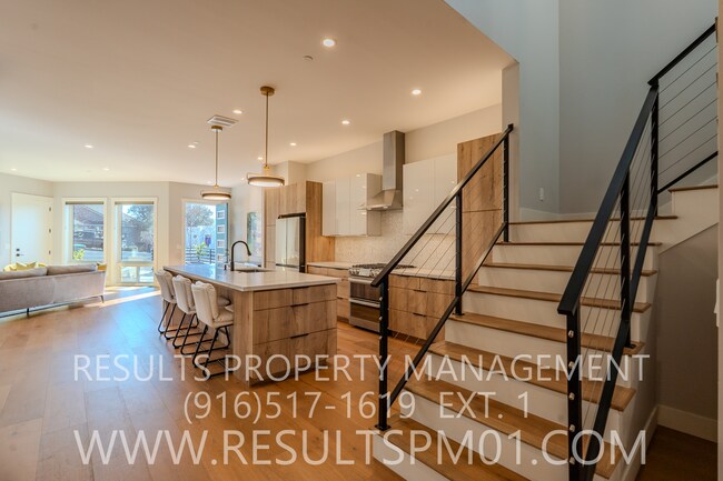 Building Photo - Stunning luxury custom home! 4 bedrooms heart of Fairoaks