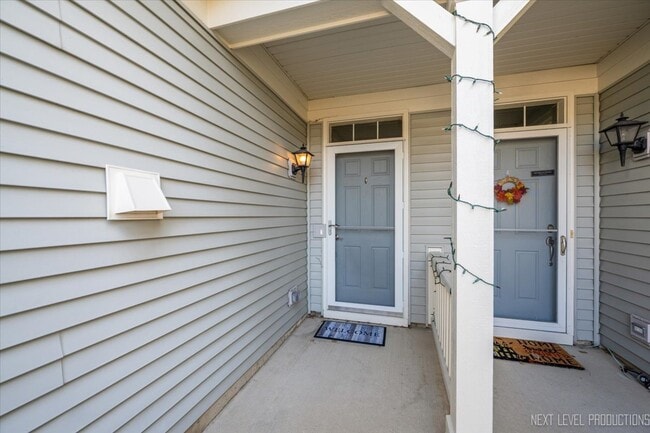 Building Photo - 450 Majestic Ln