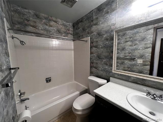 Building Photo - 2750 S Heather Gardens Way