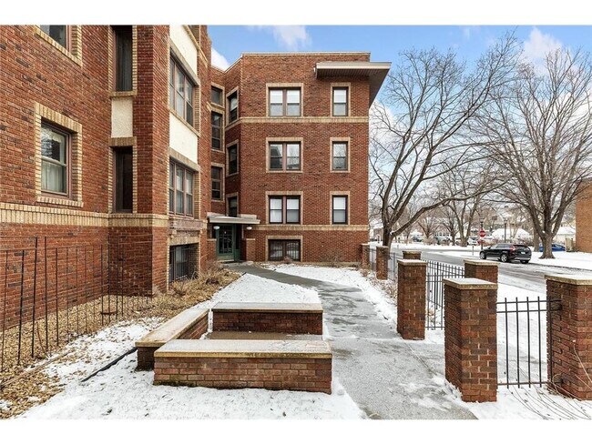Building Photo - 385 Laurel Ave