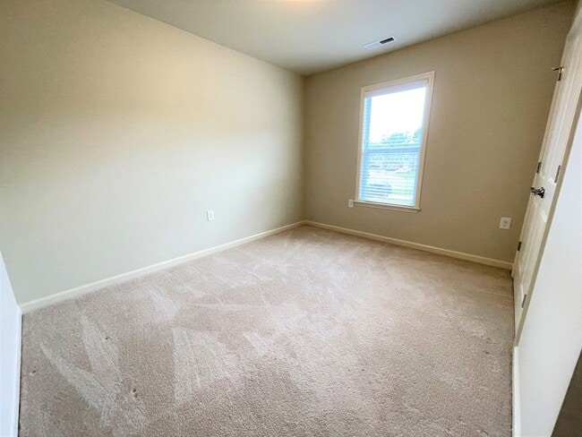 Building Photo - 404 Sullivan Loop Rd