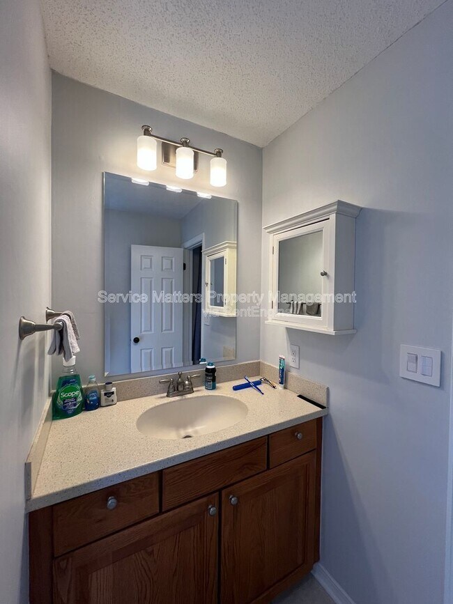 Building Photo - 6004 Players Pl