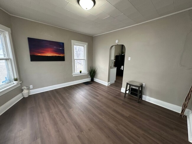 Building Photo - Newly remodeled 3 bed, 1 bath home for ren...