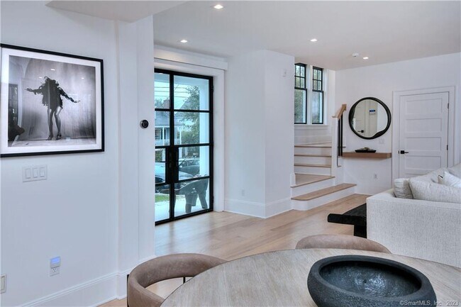 Building Photo - 18 Danbury Ave