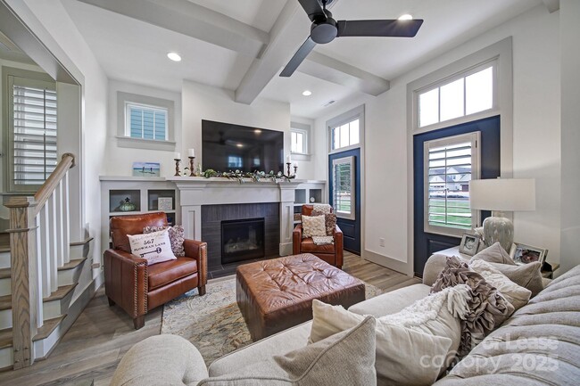 Building Photo - 567 Plowman Ln