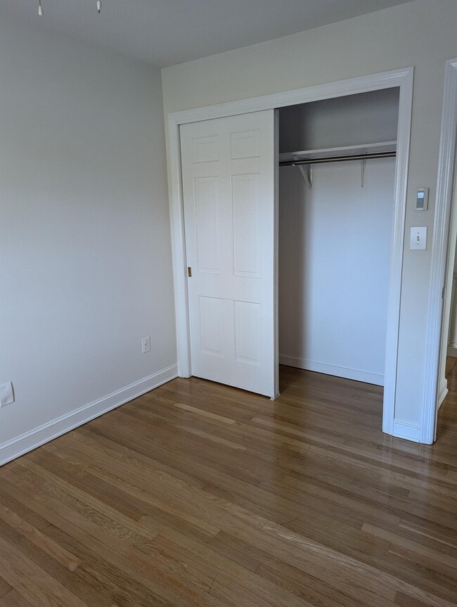 Building Photo - 511 Maple Ave