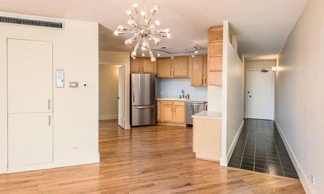 Building Photo - 550 E 12th Ave