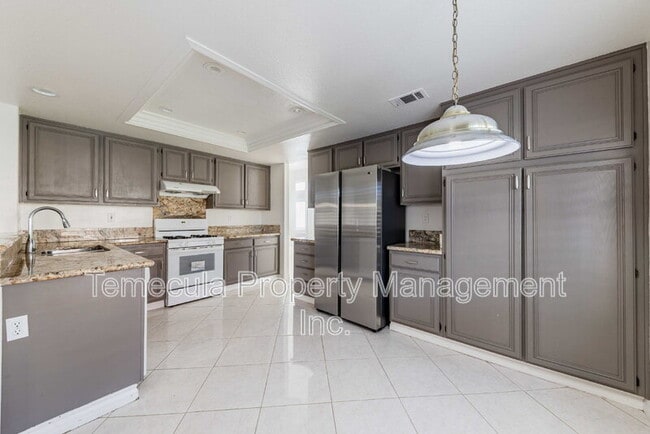 Building Photo - 30450 Summerside St