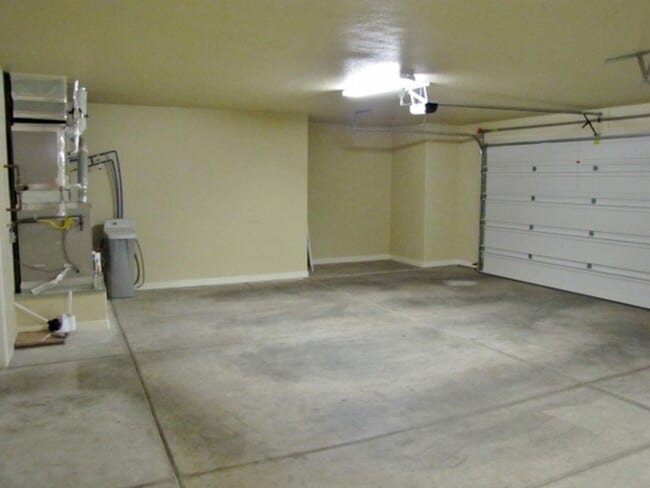Building Photo - 5BR/2.5BA/3CG, 2808 sq.ft. home in Reflections at Valiente subdivision, Sierra Vista, AZ