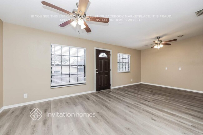 Building Photo - 327 80th Ave NE