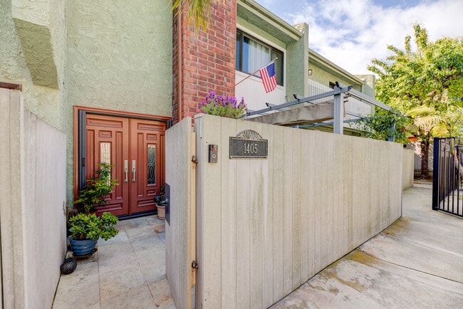 Building Photo - 1405 Goodman Ave