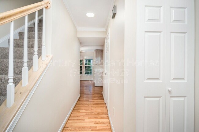 Building Photo - 16 Twin Lake Ct