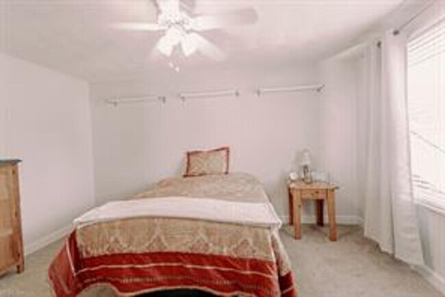 Building Photo - Gorgeous 4 bed, 3 bath in Great Bridge!