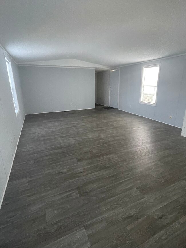 Building Photo - 5012 Shoreline Cir W