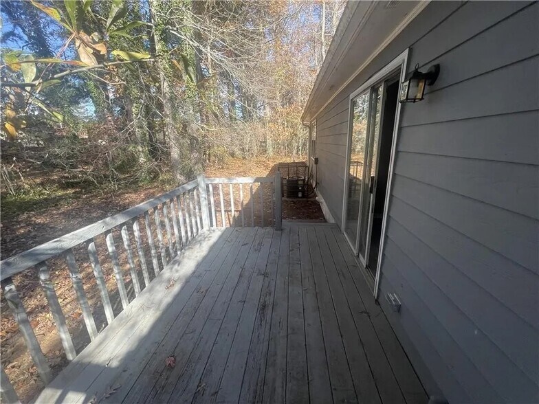 Unit B - 5787 Summerglen Ln