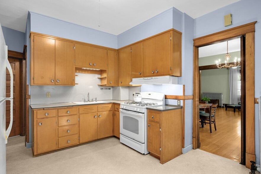 kitchen - 2220 26th Ave S