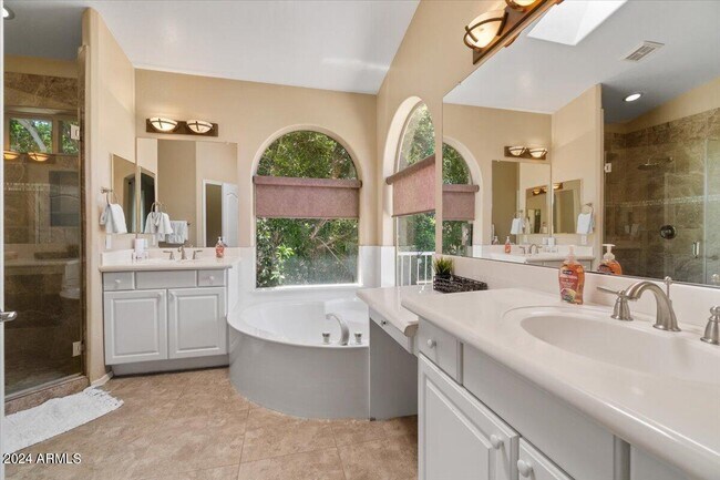 Building Photo - 5512 E Campo Bello Dr