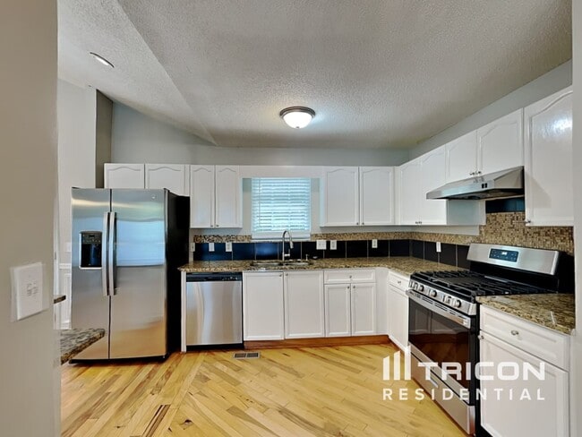 Building Photo - 5922 Graywood Cir SE