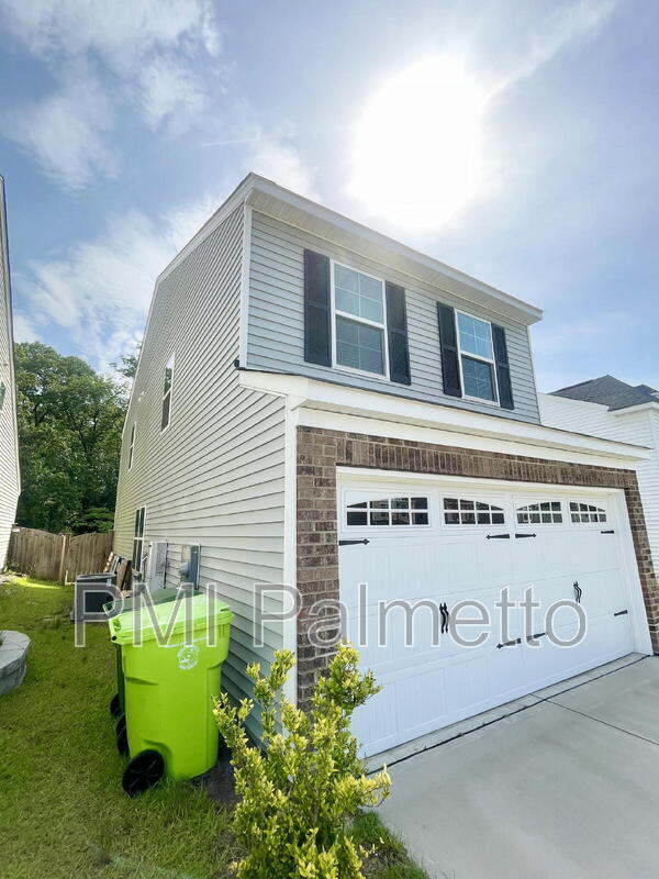 Building Photo - 633 Wooster Dr