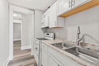 Building Photo - 621 E Main St