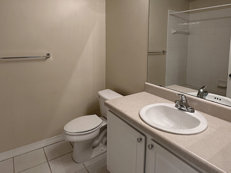 Bathroom 1 - 5681 Bentgrass Dr