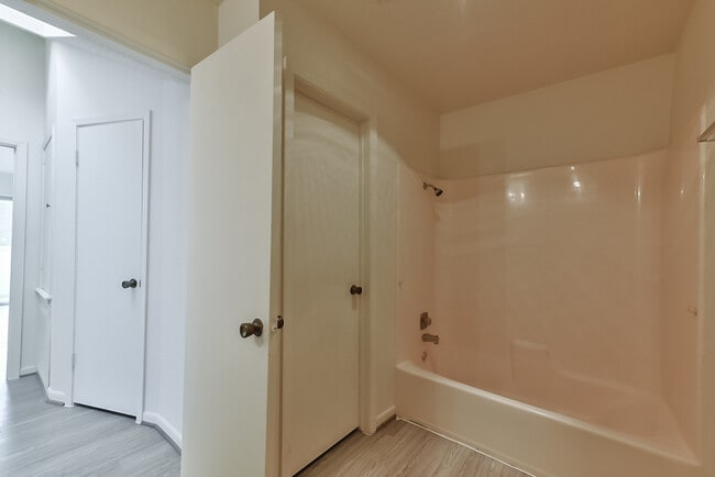 Building Photo - 1811 Veranda Dr
