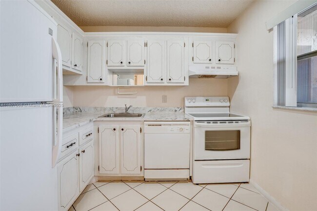 Building Photo - 608 SW Natura Blvd
