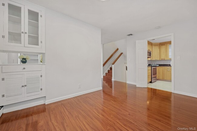 Building Photo - 11 Pondview Cl