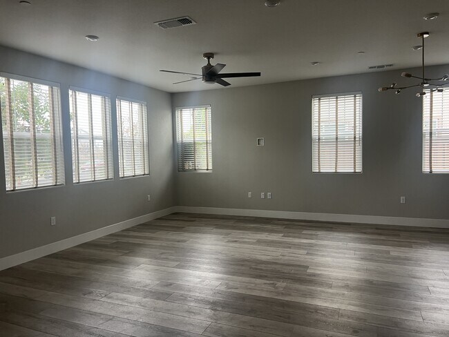 Building Photo - 232 Tuso Ranch Rd