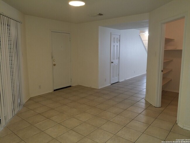 Building Photo - 3 Bedroom Home in Gated Community ***Medical Center***