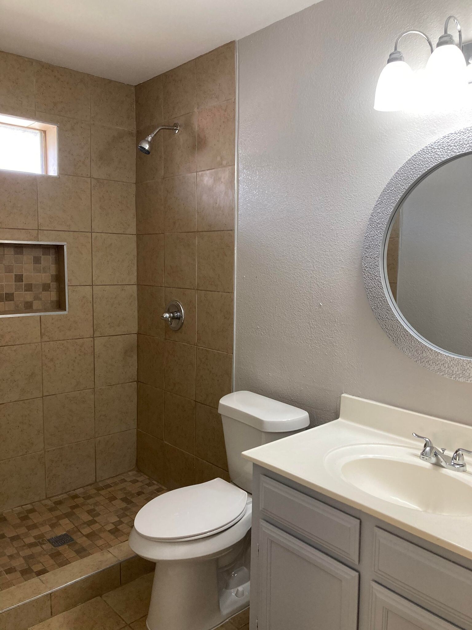 Building Photo - 521 Amigos Ln