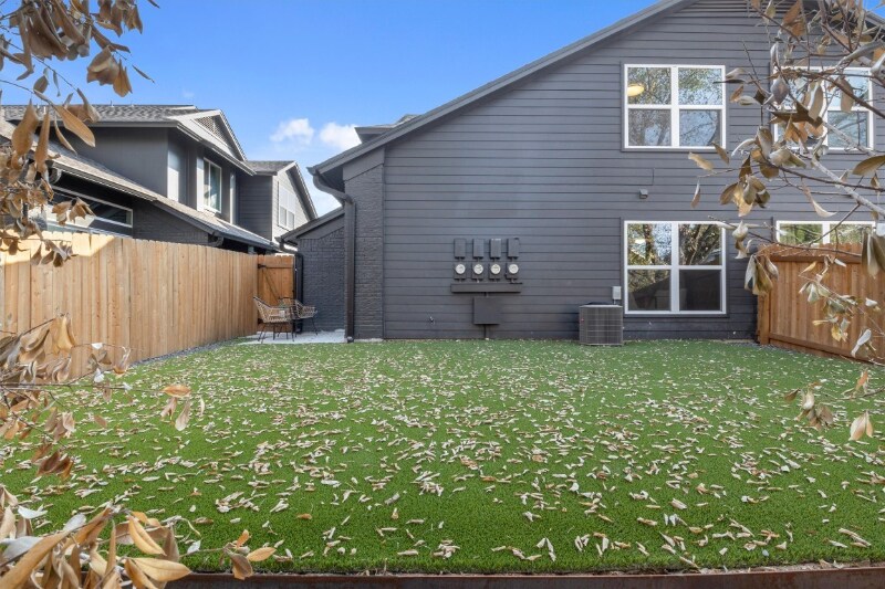 Building Photo - 1904 Albury Cove