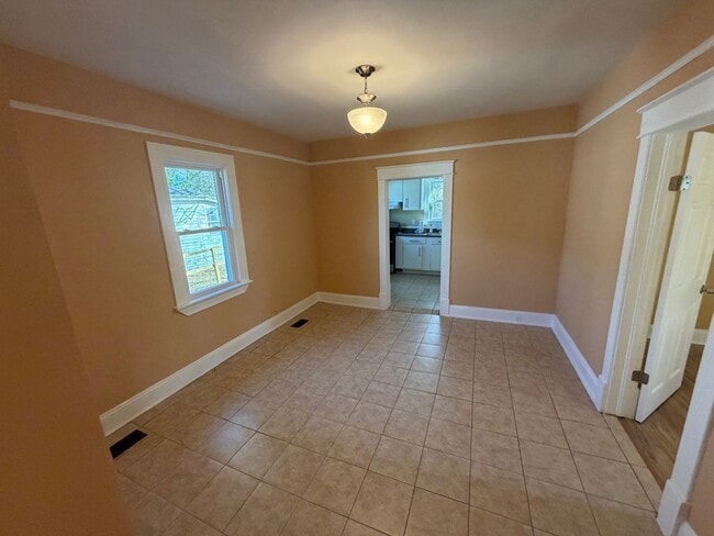 Building Photo - 2 Bedroom Brick House, Covered Porch, Hardwood floors, Central HVAC