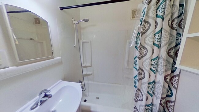 Building Photo - 112 E Main St