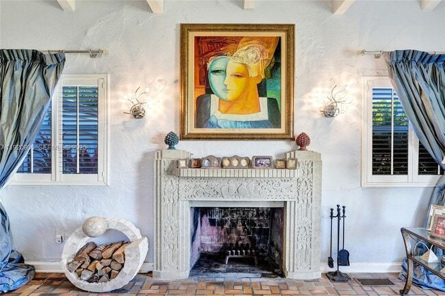 Building Photo - 940 Hollywood Blvd