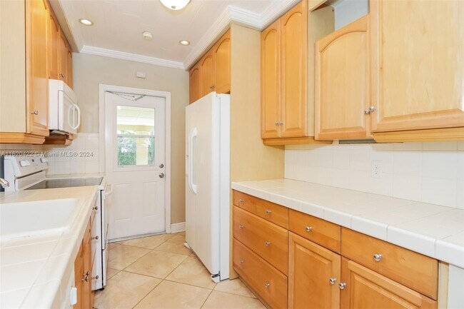 Building Photo - 1640 NW 3rd Ave