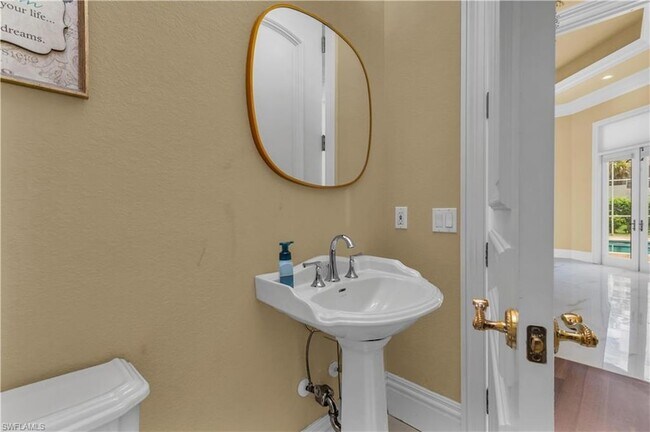 Building Photo - 601 S Barfield Dr