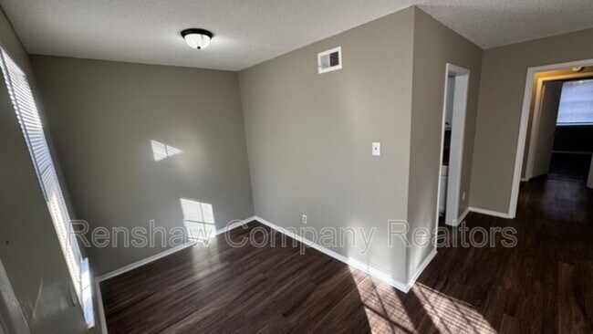 Building Photo - 3646 Rhea Ave