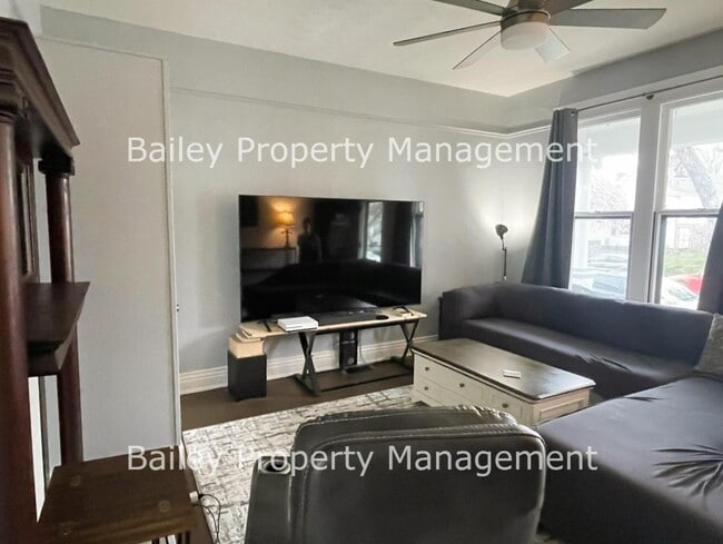 Building Photo - 1046 E Caldwell St