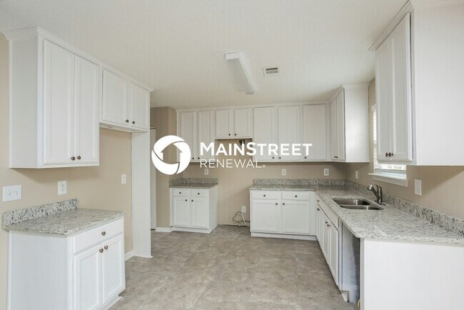 Building Photo - 5 Bedroom Pet-Friendly Home in Fairburn, GA with Main Street Renewal