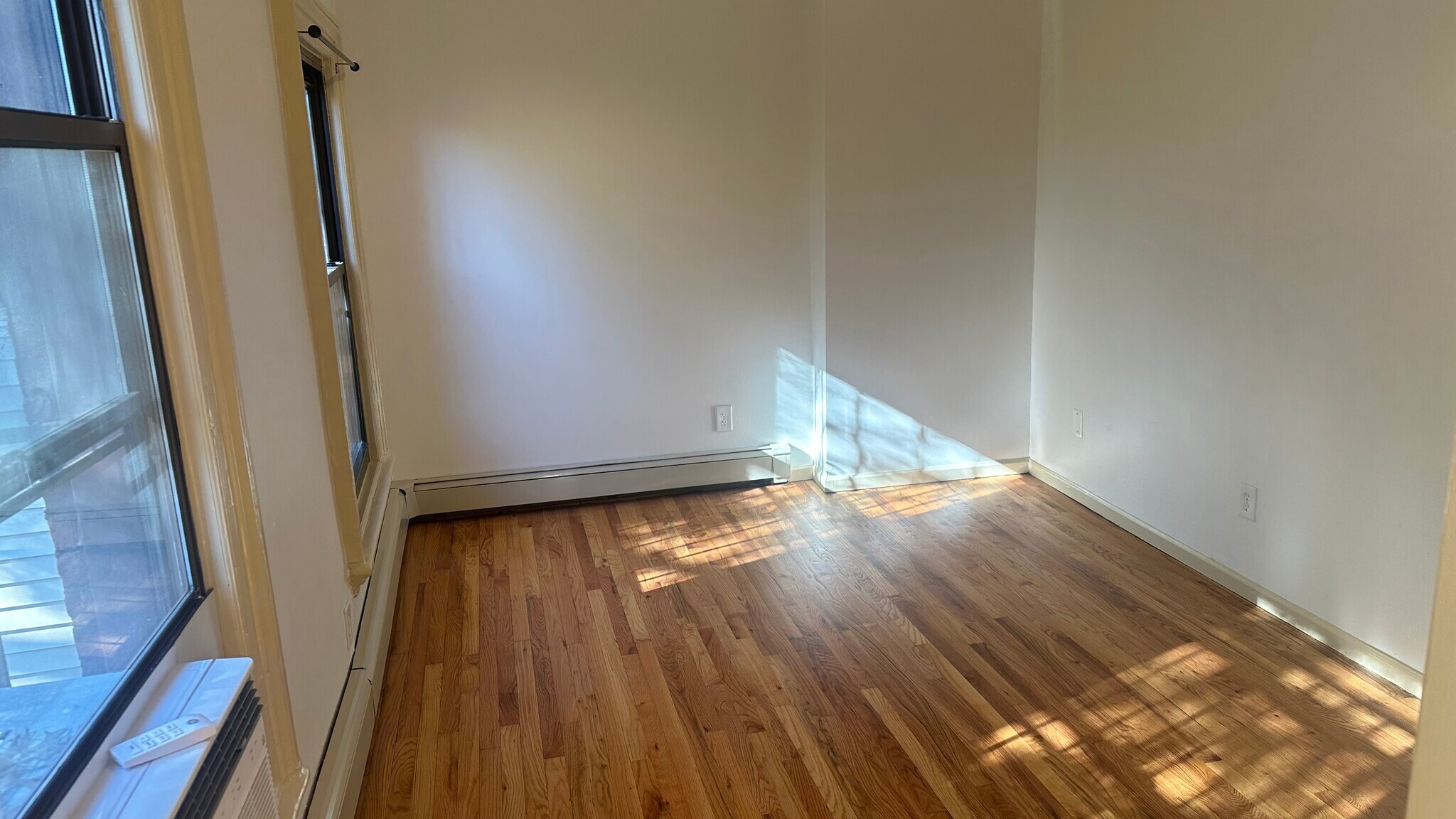 bedroom 10ft x 14 ft & two large windows - 143 Sussex St