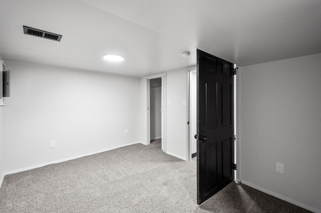 Building Photo - SCORE 50% OFF 1ST MONTH'S RENT IF SIGNED BY FEB 13! Stunning 4 Bedroom home in North Versailles a...