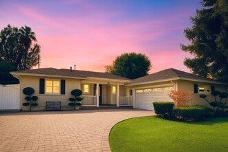 Building Photo - Beautifully updated 3bed/2bath Single-Leve...