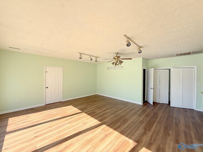 Building Photo - 158 Lewis Ln